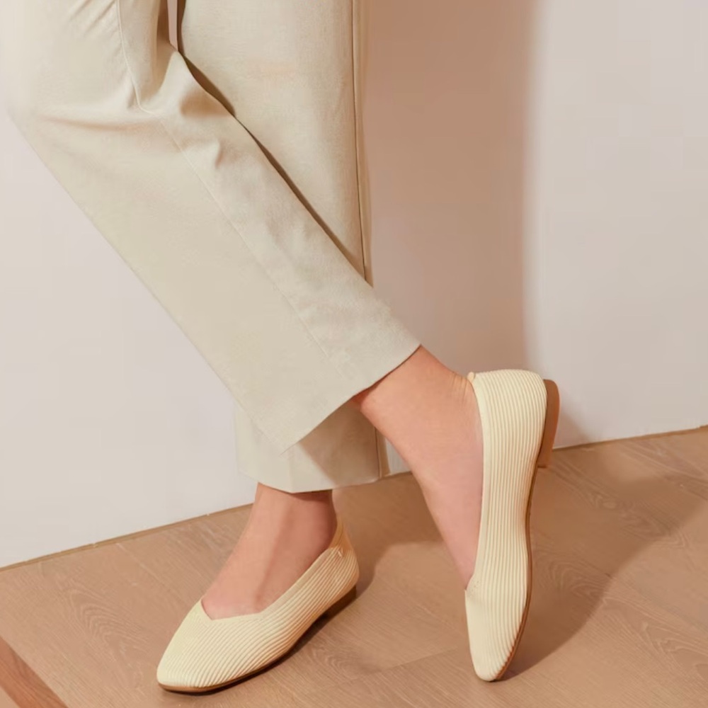 Vivaia Margot 2.0 Square-Toe V-Cut Flats in Cream